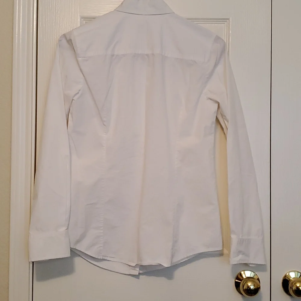 Gap basic white button down - Picture 3 of 3